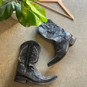 Vintage 90s Mens Black Leather Western Cowboy Boots Pointed Toe Stingray Detail
